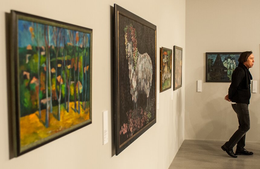 Выставка "Нателла Тоидзе. Скульптура цвета" 15 фото