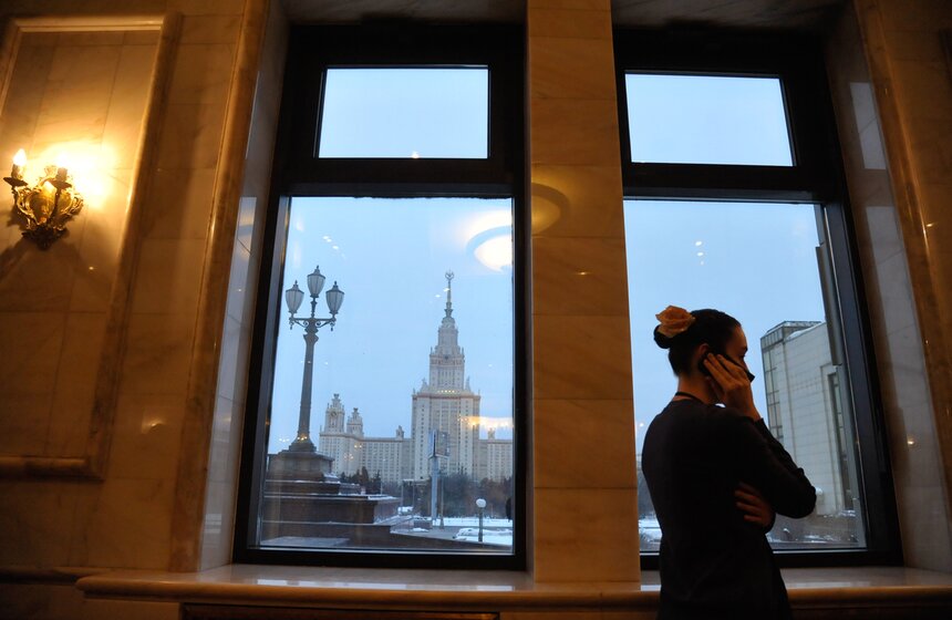 Ректор МГУ угостил студентов праздничной медовухой 21 фото