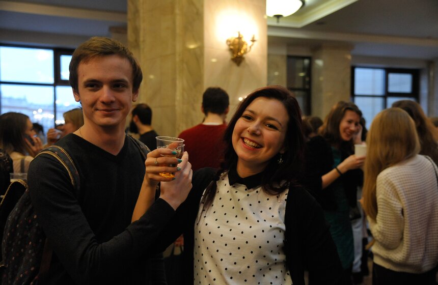 Ректор МГУ угостил студентов праздничной медовухой 17 фото