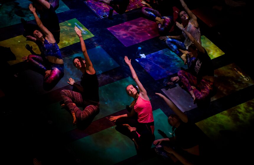 Йога-марафон в арт-пространстве Artplay 10 фото