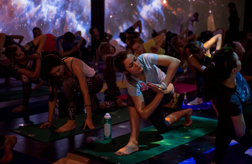 Йога-марафон в арт-пространстве Artplay 17 фото