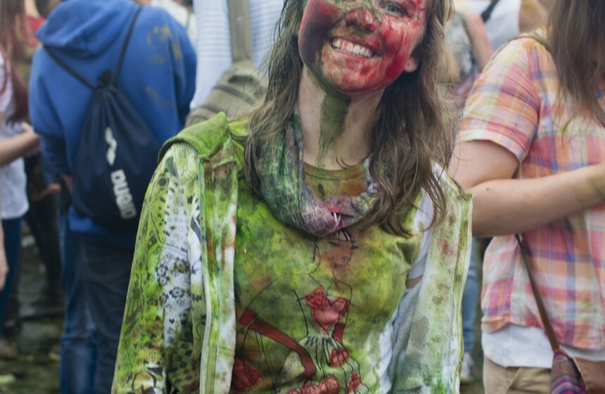 В столице проходит фестиваль красок "Холи" 12 фото