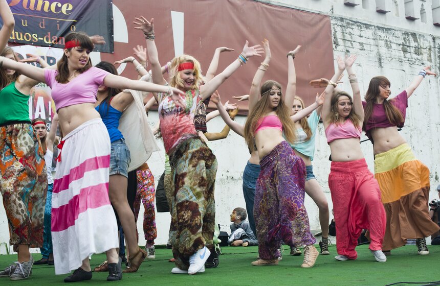 В столице проходит фестиваль красок "Холи" 10 фото