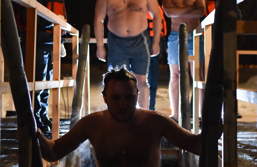 Как прошли крещенские купания в парке "Сокольники" 12 фото