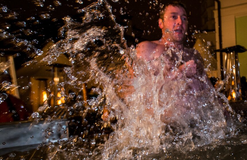 Крещенские купания в столице 23 фото