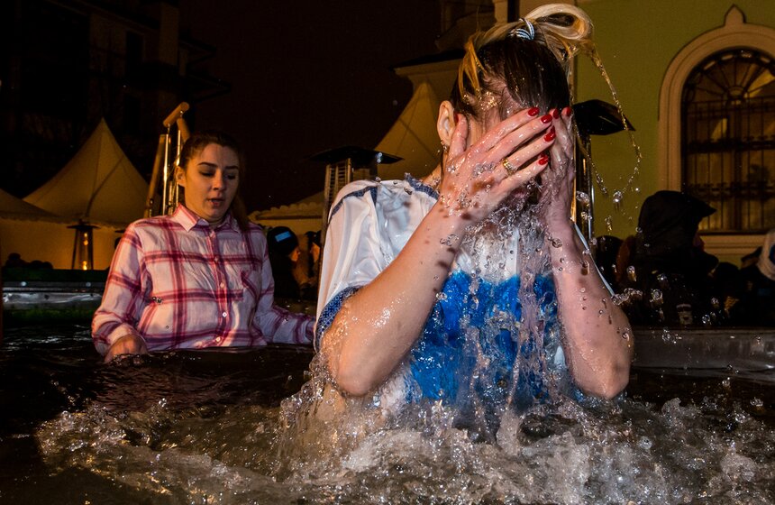 Крещенские купания в столице 24 фото