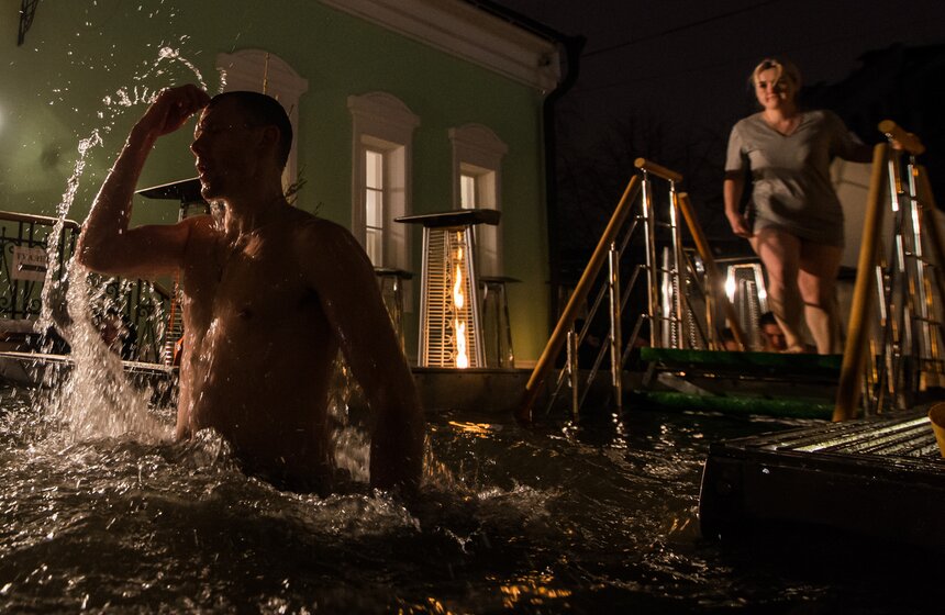 Крещенские купания в столице 26 фото