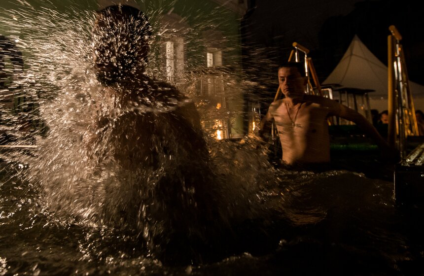 Крещенские купания в столице 27 фото