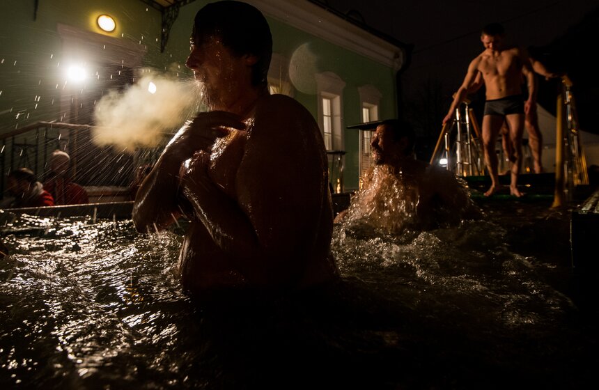 Крещенские купания в столице 28 фото