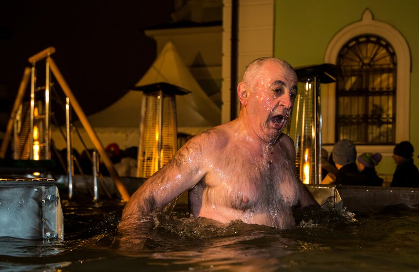 Крещенские купания в столице 29 фото