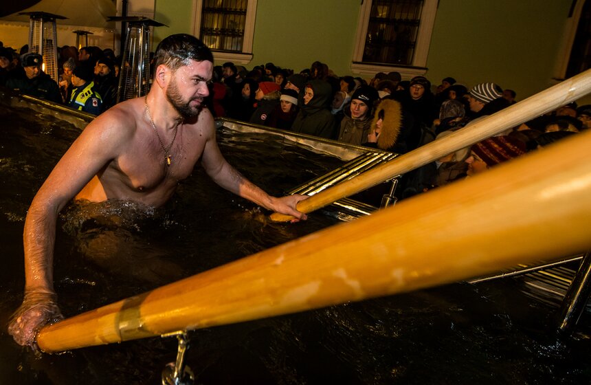 Крещенские купания в столице 7 фото