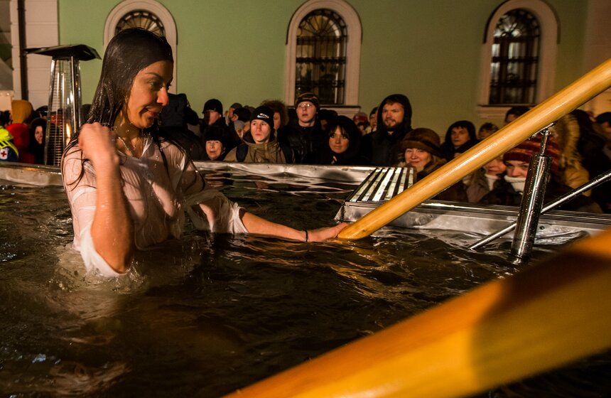 Крещенские купания в столице 11 фото