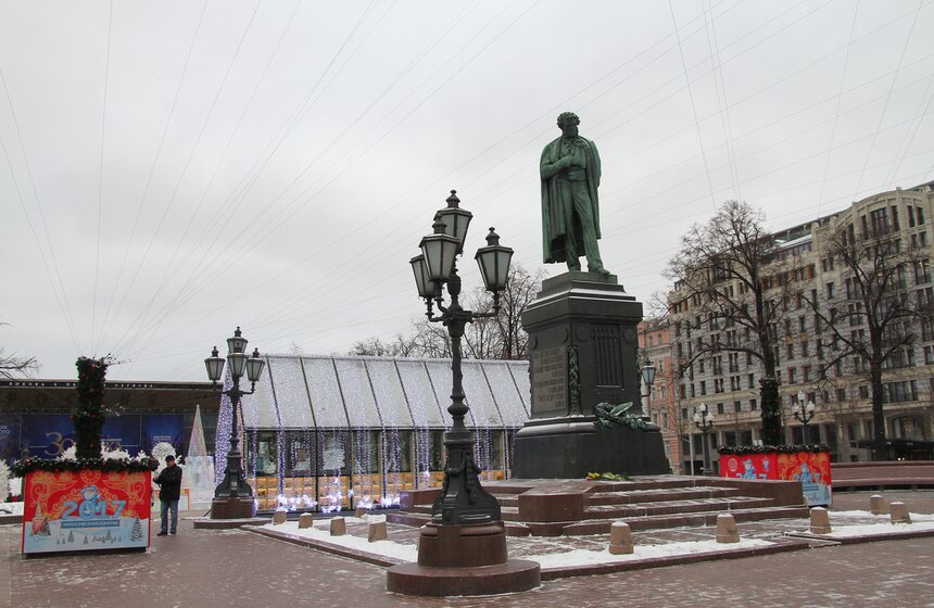 Новогоднее настроение на бульварах столицы 1 фото