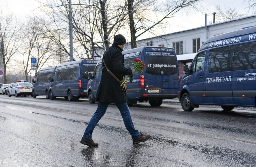 Панихида по погибшим журналистам в катастрофе Ту-154 2 фото