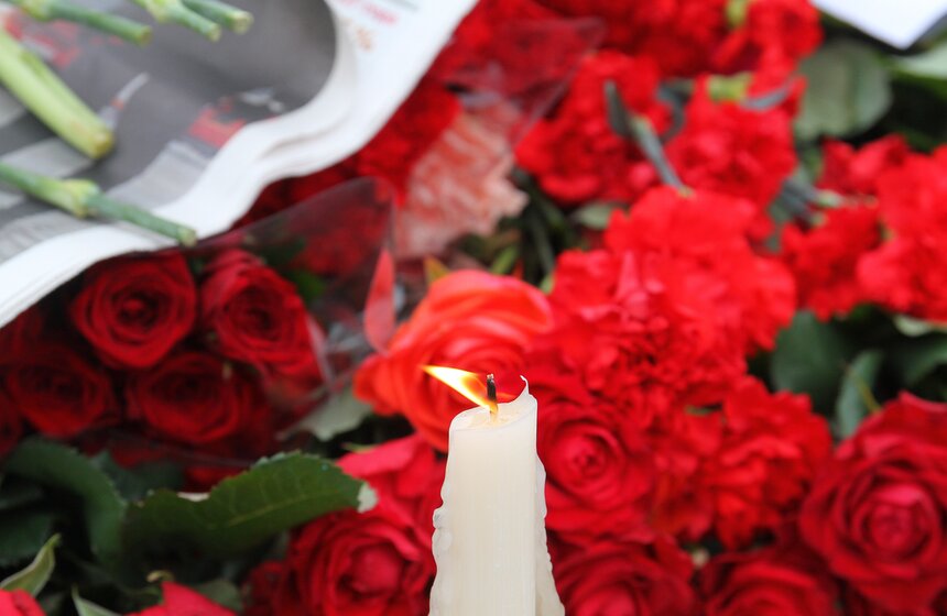 Москвичи почтили память жертв взрывов в петербургском метро 22 фото