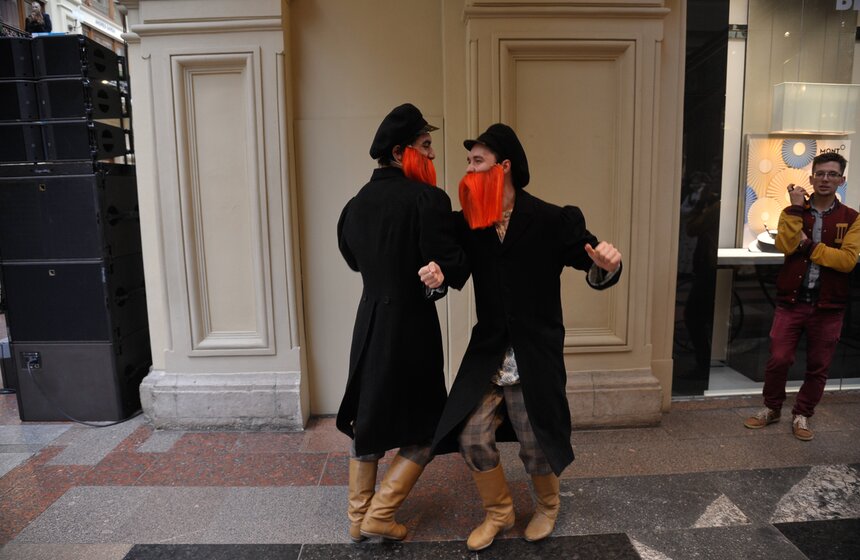 Очередной перформанс провел фестиваль "Золотая маска" 10 фото