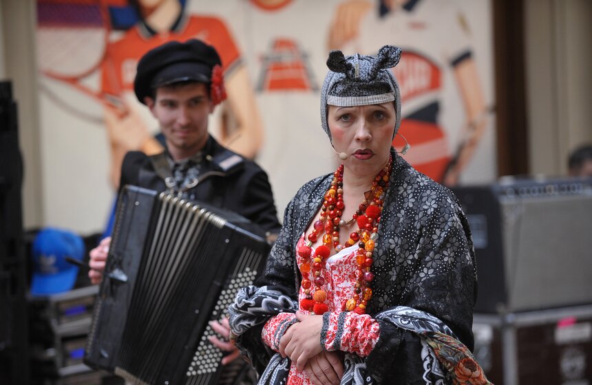 Очередной перформанс провел фестиваль "Золотая маска" 7 фото