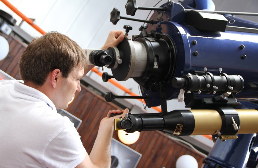 Летняя площадка начала работать в планетарии 15 фото