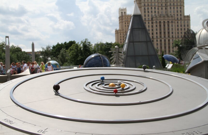 Летняя площадка начала работать в планетарии 13 фото