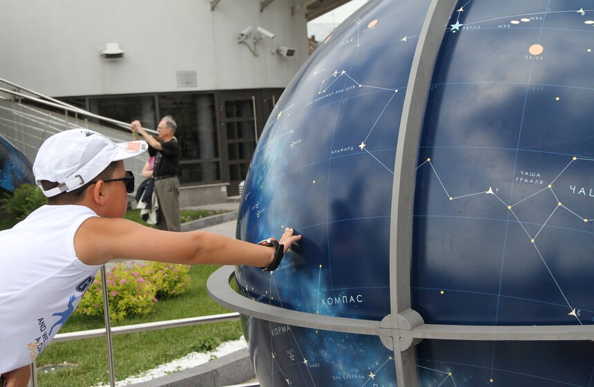 Летняя площадка начала работать в планетарии 10 фото