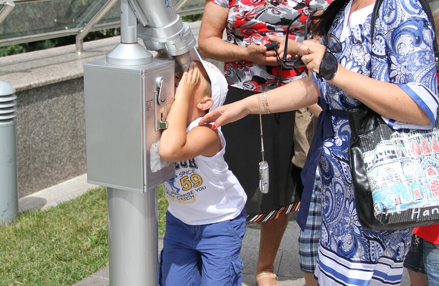 Летняя площадка начала работать в планетарии 11 фото