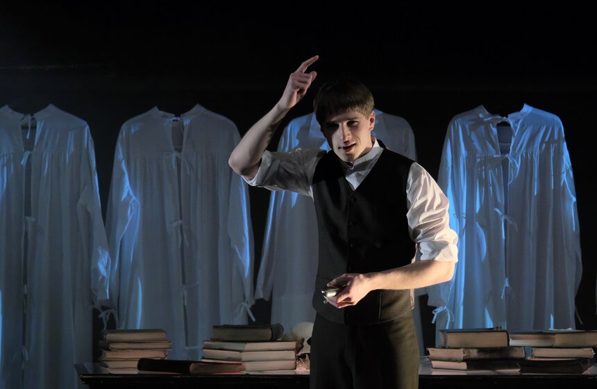 Спектакли "Золотой маски": "Записки юного врача" 13 фото