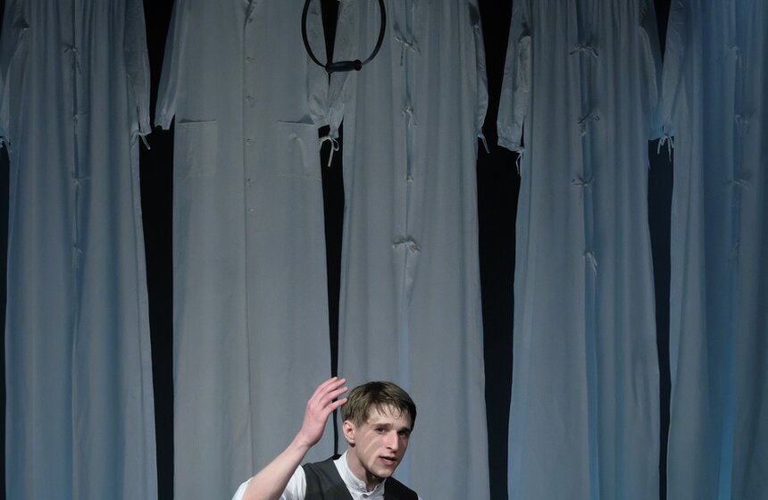 Спектакли "Золотой маски": "Записки юного врача" 29 фото