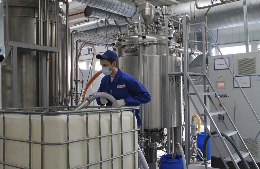 Мэр открыл новые производственные линии компании "Фаберлик" 18 фото