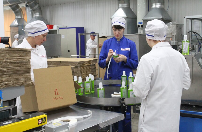 Мэр открыл новые производственные линии компании "Фаберлик" 21 фото