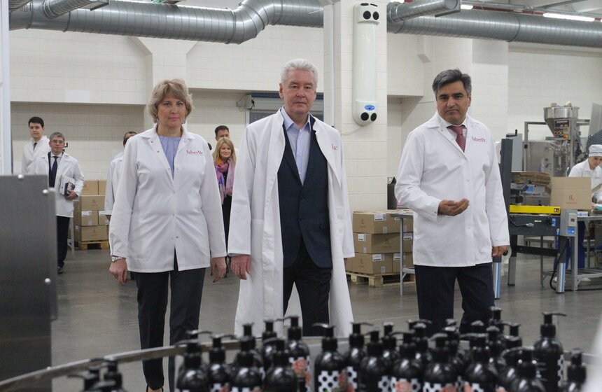 Мэр открыл новые производственные линии компании "Фаберлик" 24 фото