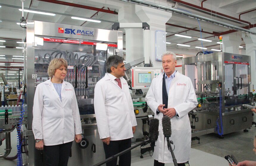 Мэр открыл новые производственные линии компании "Фаберлик" 27 фото
