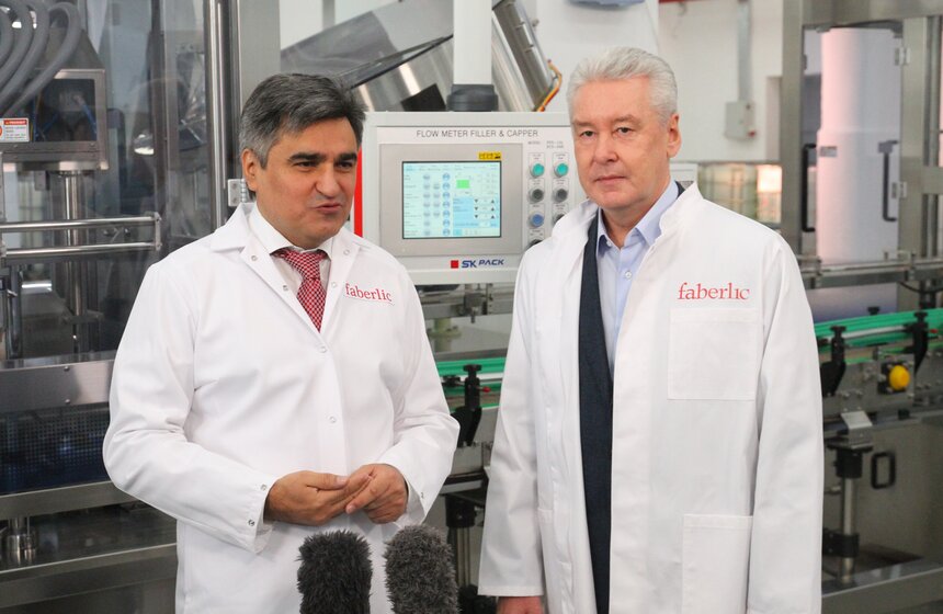 Мэр открыл новые производственные линии компании "Фаберлик" 28 фото