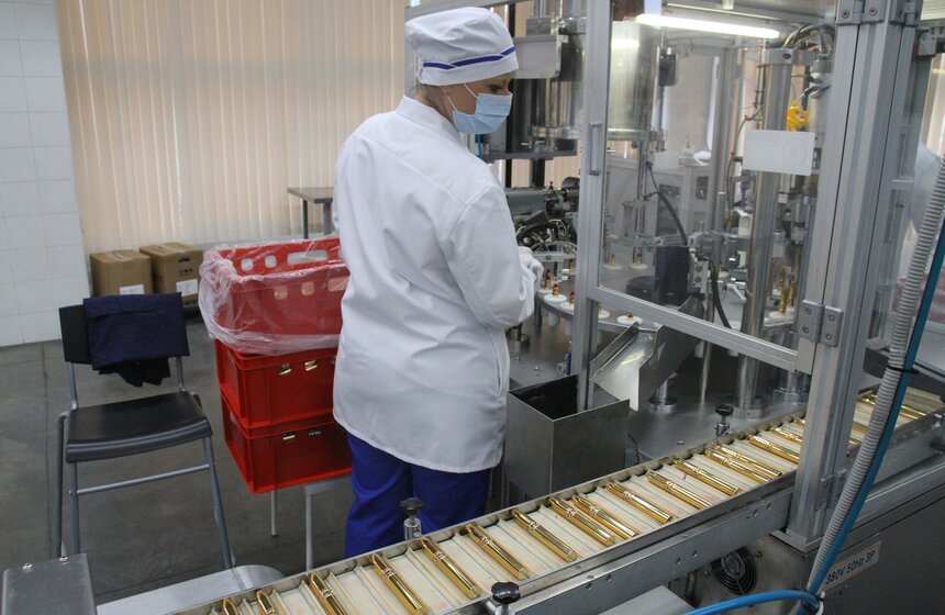 Мэр открыл новые производственные линии компании "Фаберлик" 12 фото