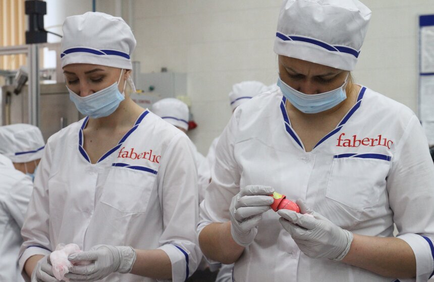 Мэр открыл новые производственные линии компании "Фаберлик" 11 фото