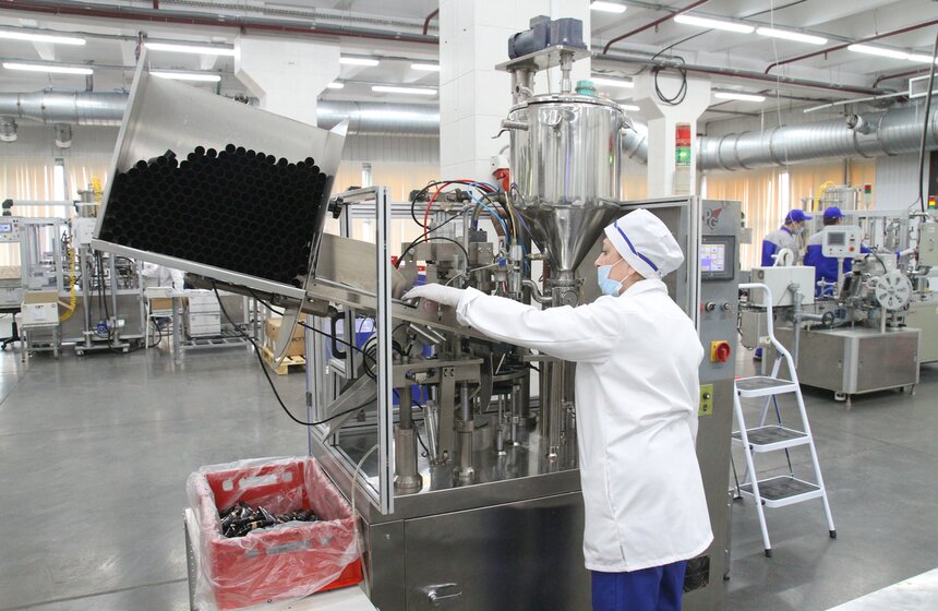 Мэр открыл новые производственные линии компании "Фаберлик" 7 фото