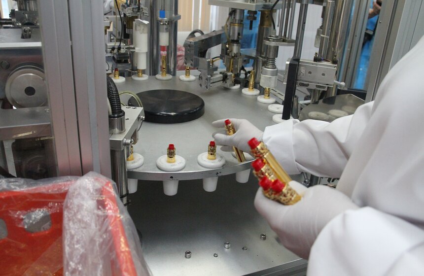 Мэр открыл новые производственные линии компании "Фаберлик" 13 фото