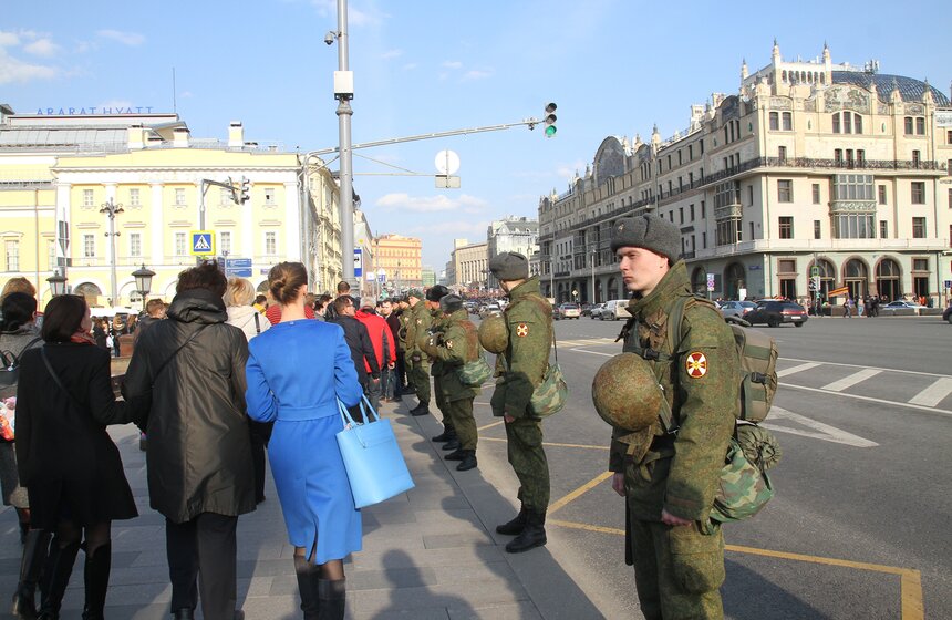 Акция памяти "Питер – мы с тобой!" прошла в Москве 1 фото