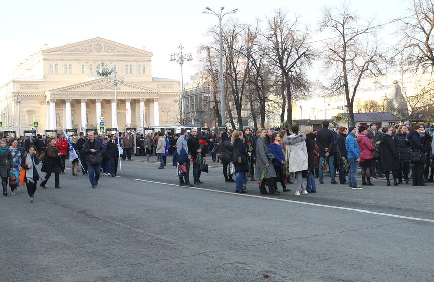Акция памяти "Питер – мы с тобой!" прошла в Москве 2 фото