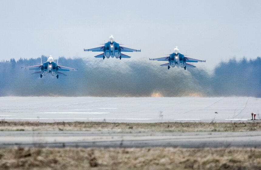 Первая репетиция авиации к параду Победы. Фоторепортаж 1 фото