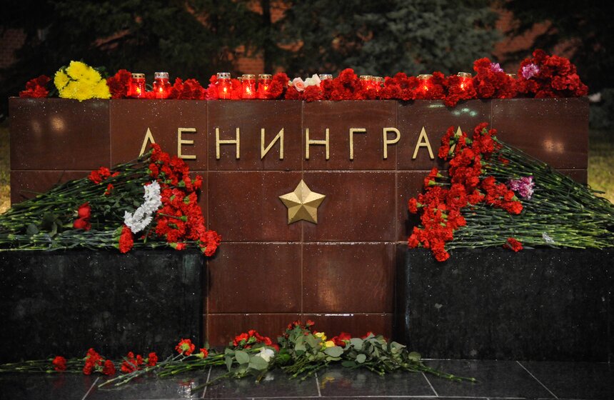 Москвичи почтили память жертв взрывов в петербургском метро 1 фото