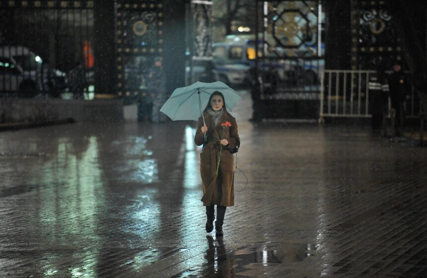 Москвичи почтили память жертв взрывов в петербургском метро 5 фото