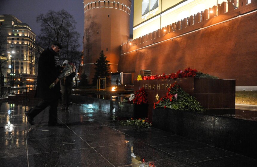 Москвичи почтили память жертв взрывов в петербургском метро 2 фото