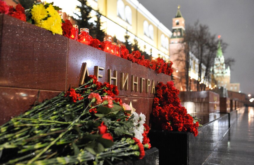 Москвичи почтили память жертв взрывов в петербургском метро 8 фото