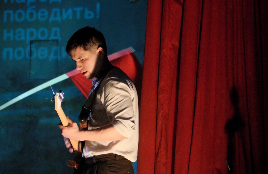 Спектакли "Золотой маски": "Молодая гвардия" 35 фото