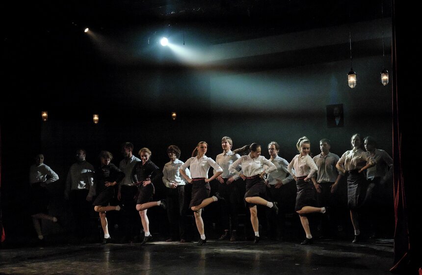 Спектакли "Золотой маски": "Молодая гвардия" 39 фото