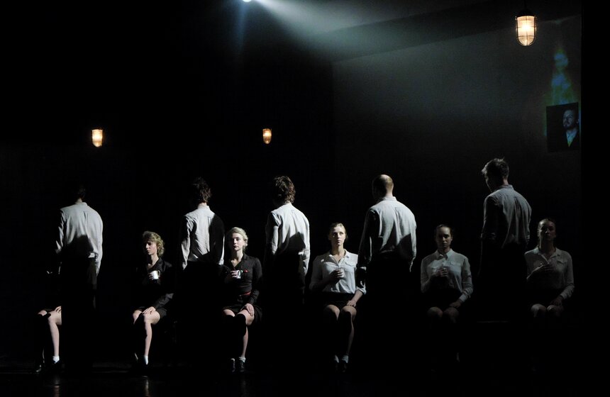 Спектакли "Золотой маски": "Молодая гвардия" 38 фото