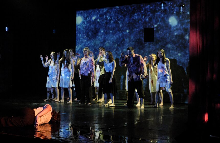 Спектакли "Золотой маски": "Молодая гвардия" 44 фото