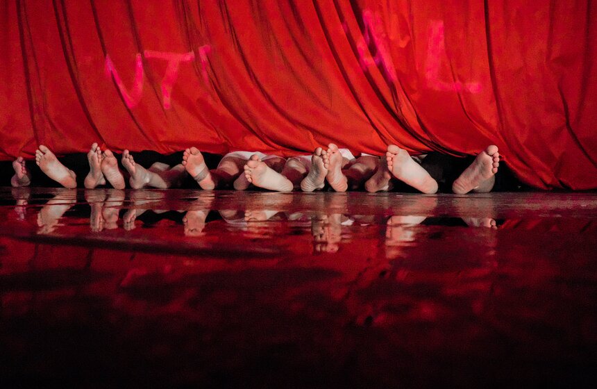 Спектакли "Золотой маски": "Молодая гвардия" 46 фото