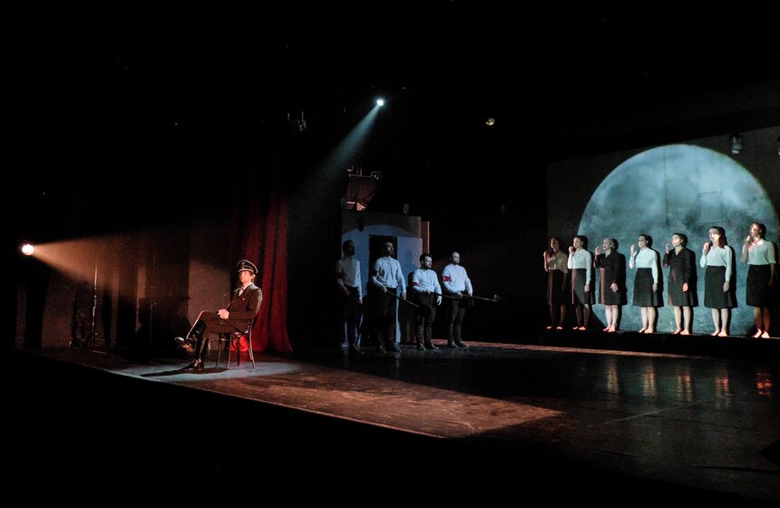 Спектакли "Золотой маски": "Молодая гвардия" 27 фото