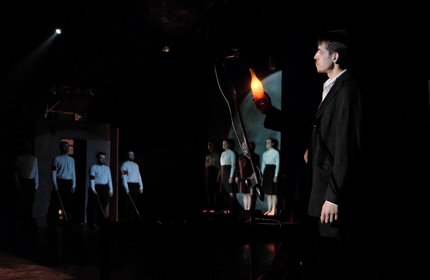 Спектакли "Золотой маски": "Молодая гвардия" 28 фото